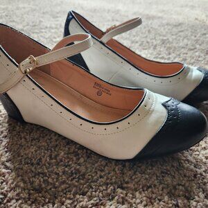 Saddle shoes
